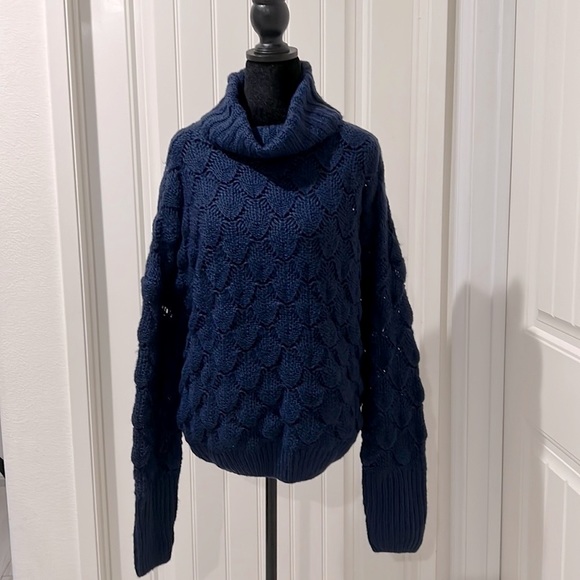 FRNCH Paris Women's Blue Scalloped Knit Chunky Turtle Neck Sweater size S/M - Picture 1 of 8